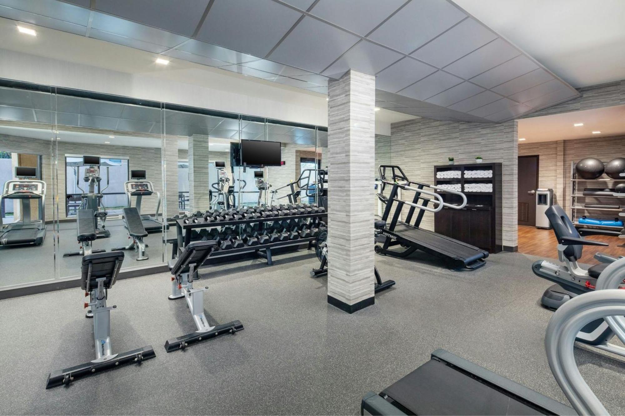 Courtyard By Marriott Dayton North Hotel Ngoại thất bức ảnh