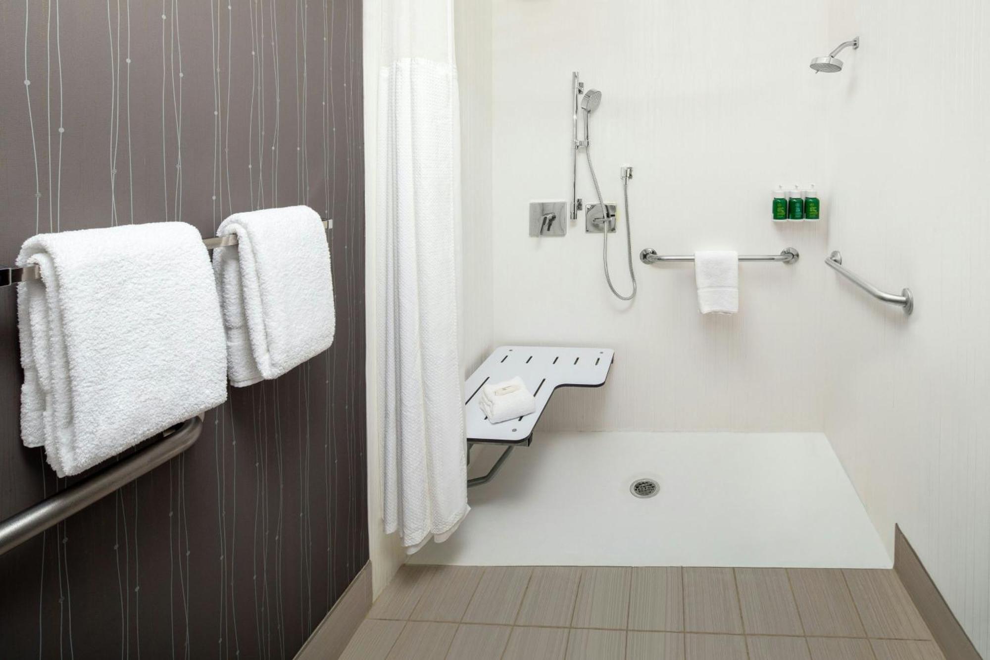 Courtyard By Marriott Dayton North Hotel Ngoại thất bức ảnh