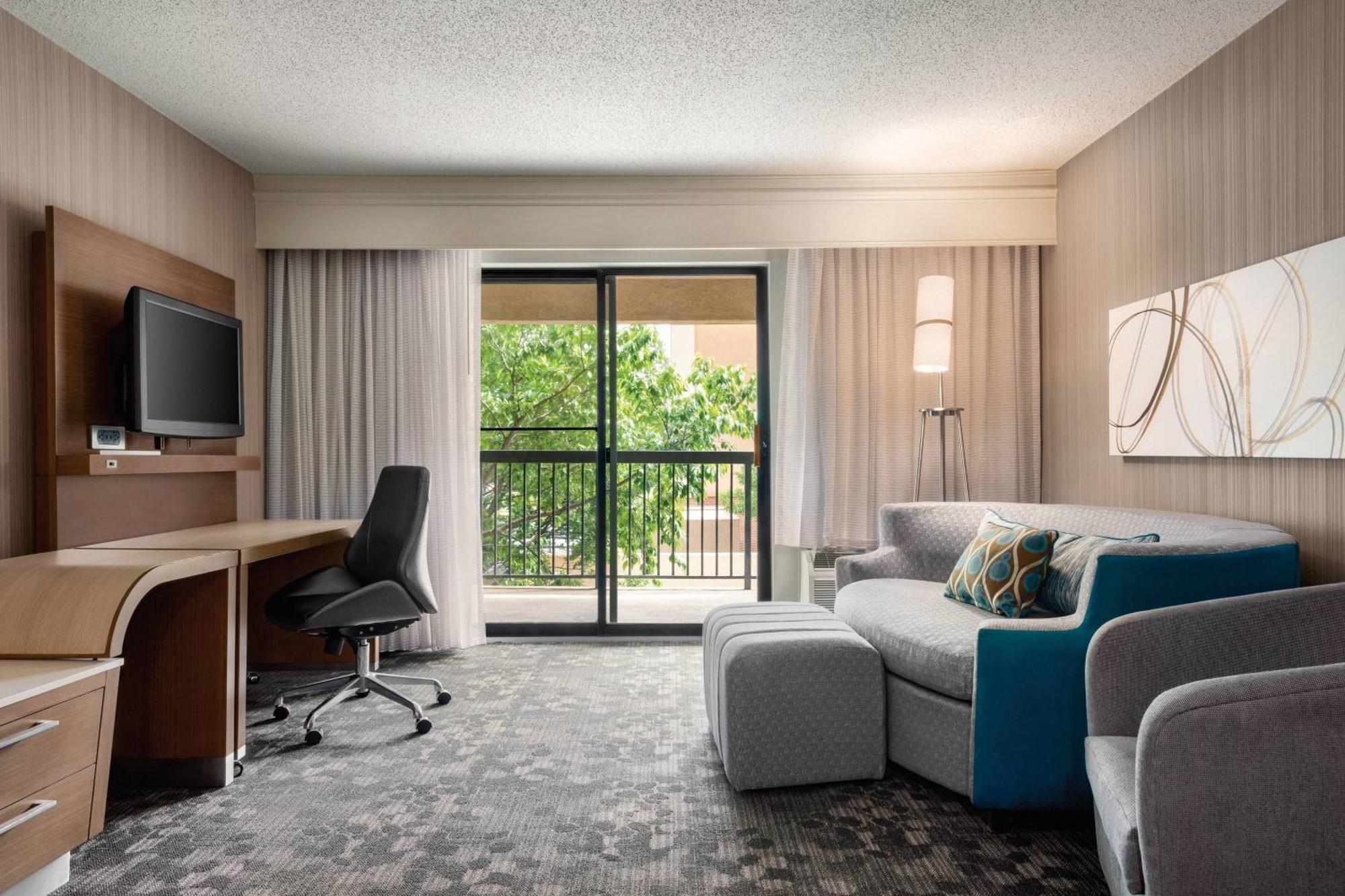 Courtyard By Marriott Dayton North Hotel Ngoại thất bức ảnh